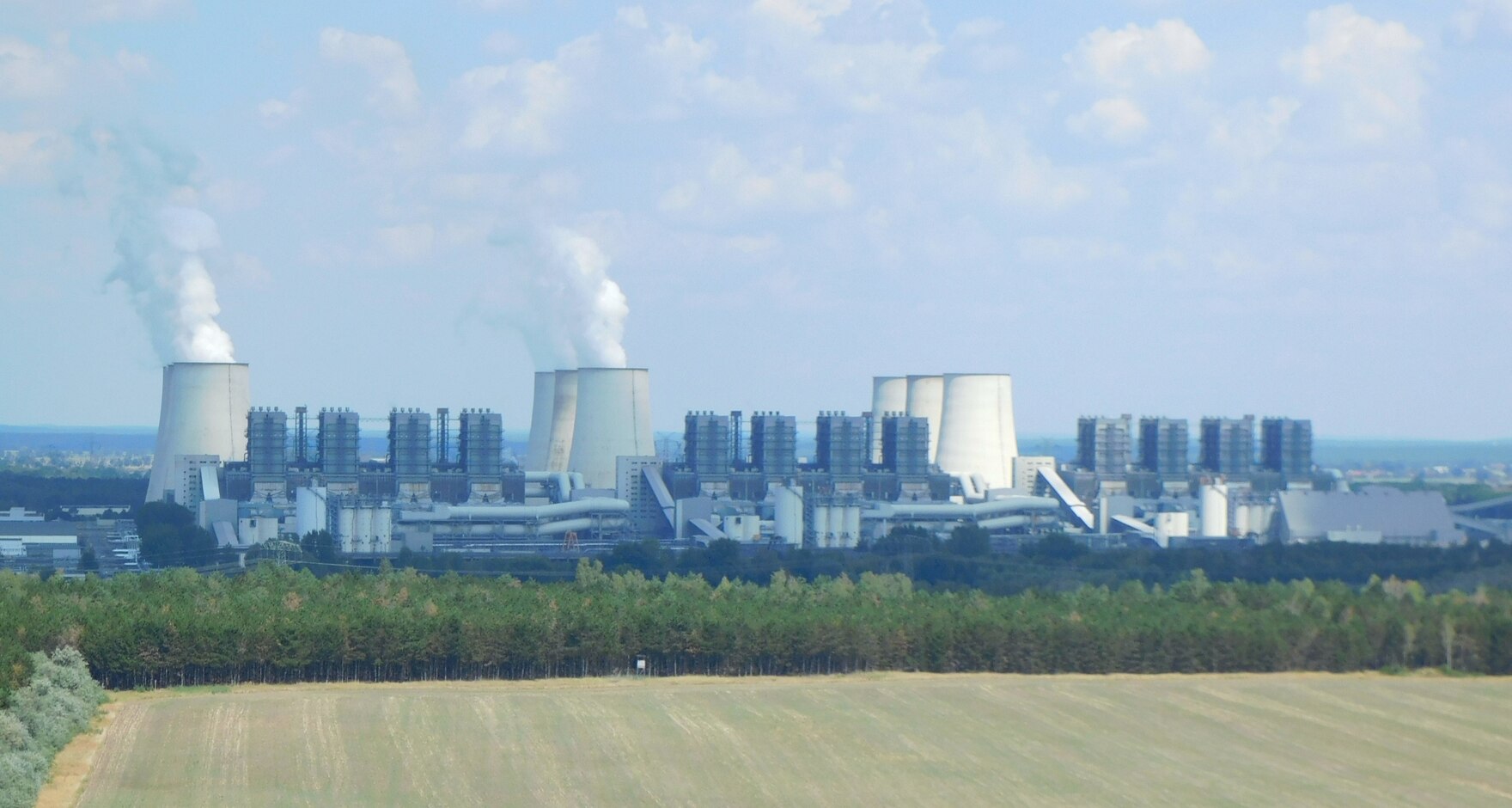 Braunkohlekraftwerk Jänschwalde, Kühltürme mit Wasserdampf